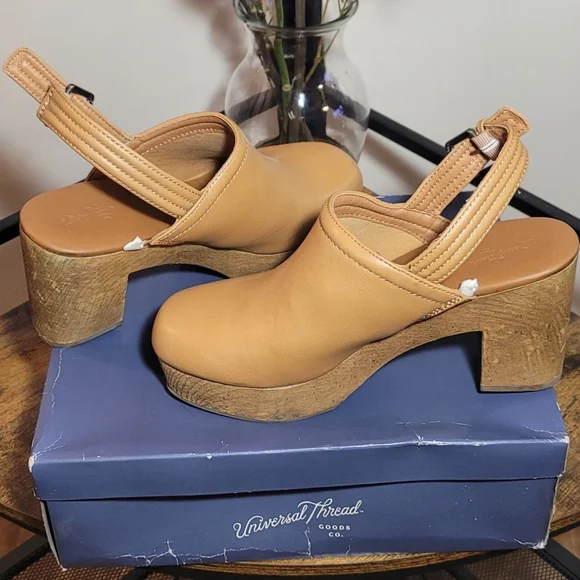 Universal Thread Women's Watson Platform Clog Heels. - Picture 5 of 9